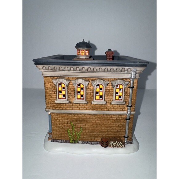 Department 56 “Drummond Bank”  New England Village Retired Christmas 56.56667 - Picture 2 of 10